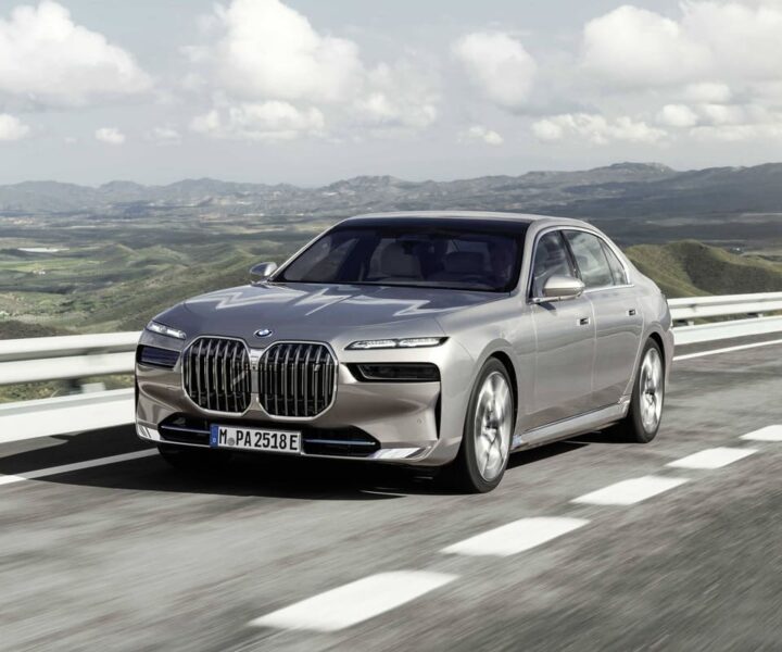 BMW i7