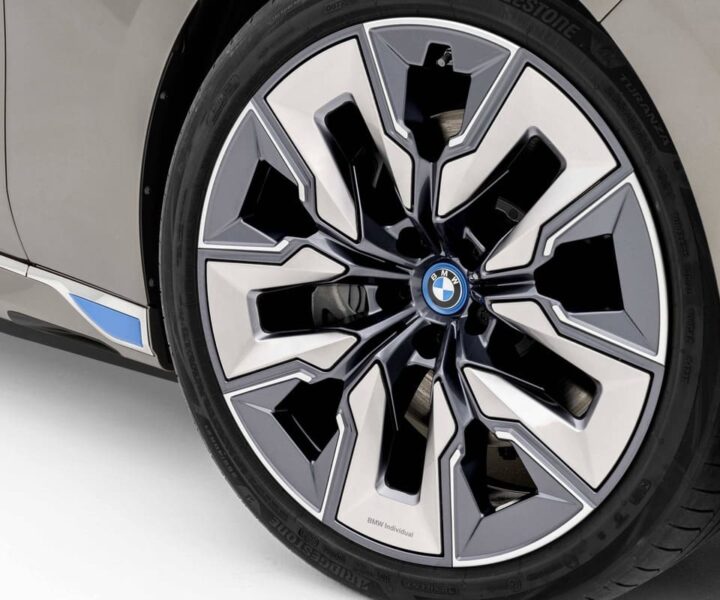 BMW i7