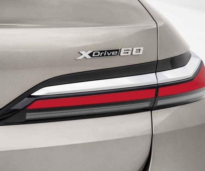BMW i7